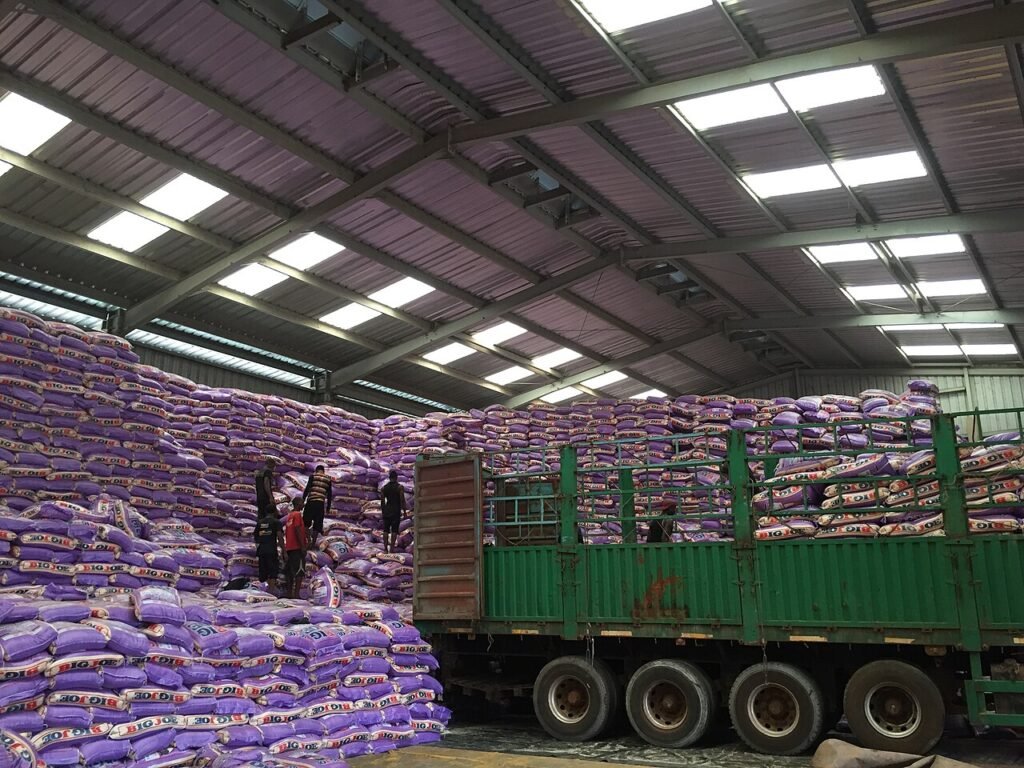 how many tons of rice in a 20ft container